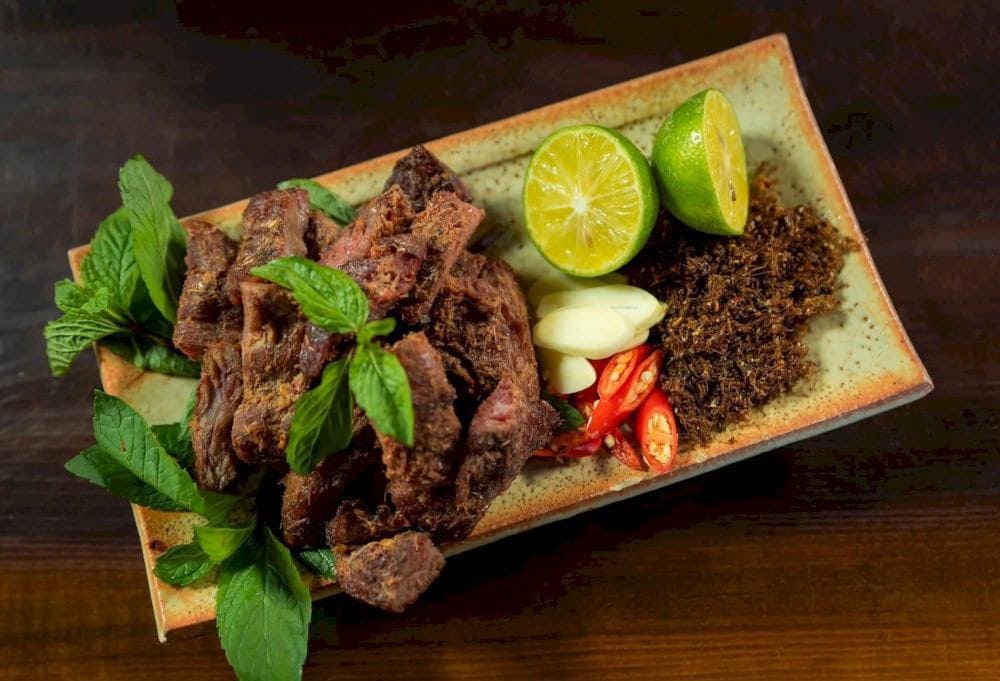 Bò tái kiến đốt - Món ngon không thể chối từ khi tới Đại Lải (Nguồn: Vietnam.vn)